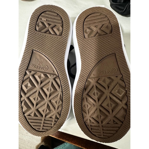 Converse All Star kids Size 11 Black with Hearts - Picture 2 of 5